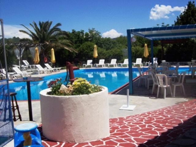 Aquarius Hotel Fourka Esterno foto