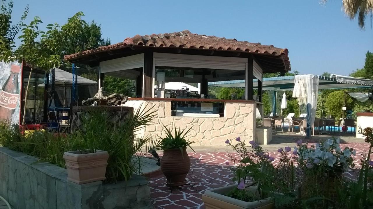 Aquarius Hotel Fourka Esterno foto