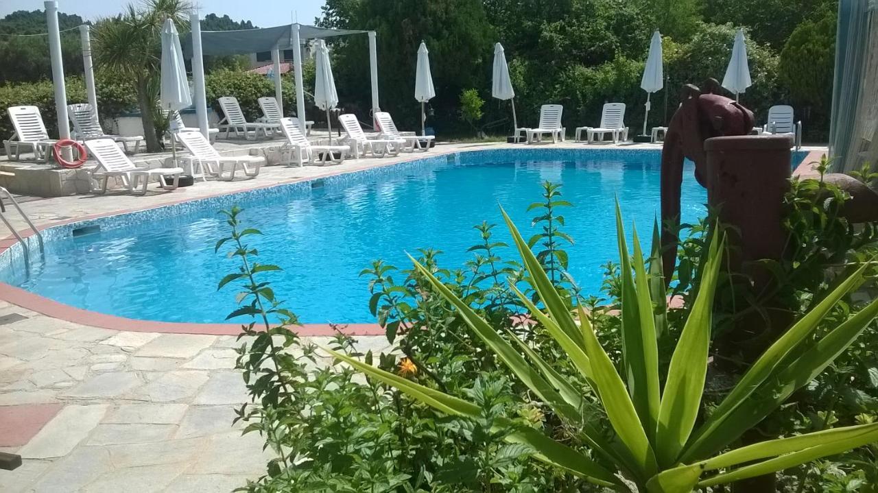 Aquarius Hotel Fourka Esterno foto