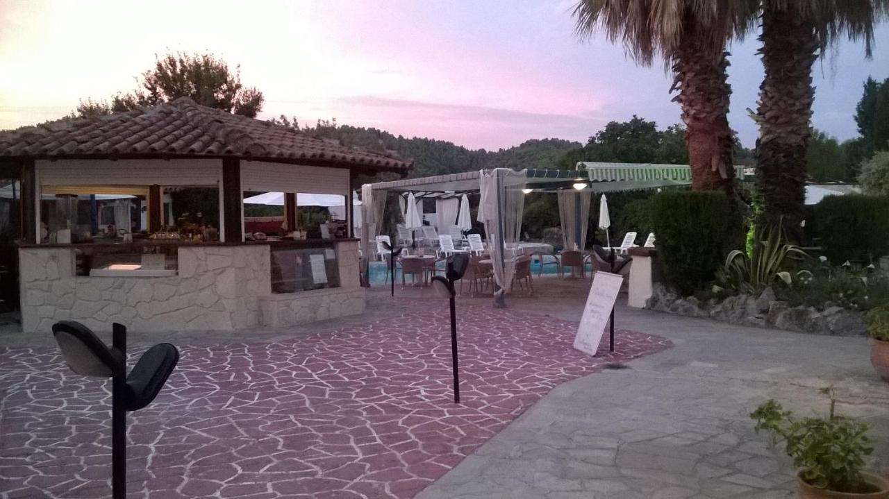 Aquarius Hotel Fourka Esterno foto