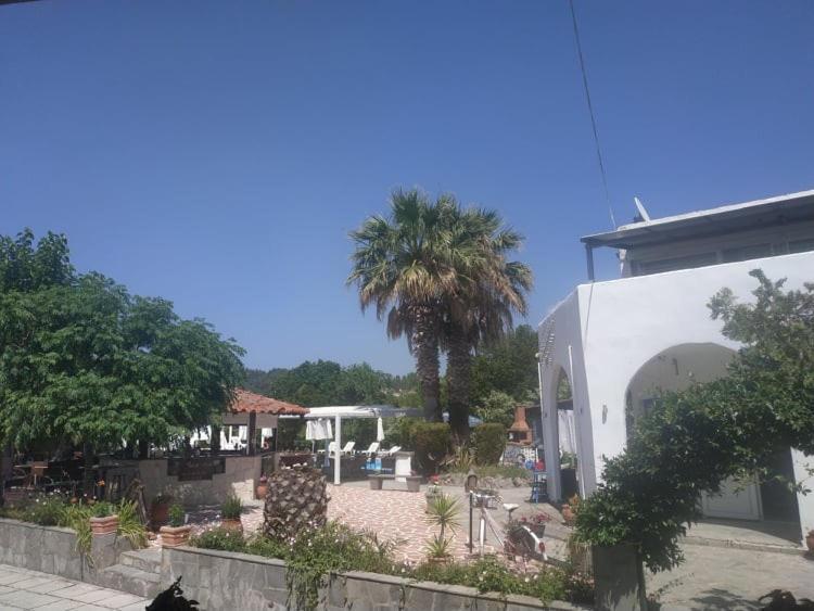 Aquarius Hotel Fourka Esterno foto